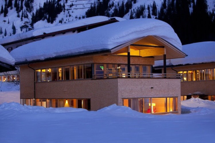 Chalet Arlberg Oesterreich Aussen Schnee4