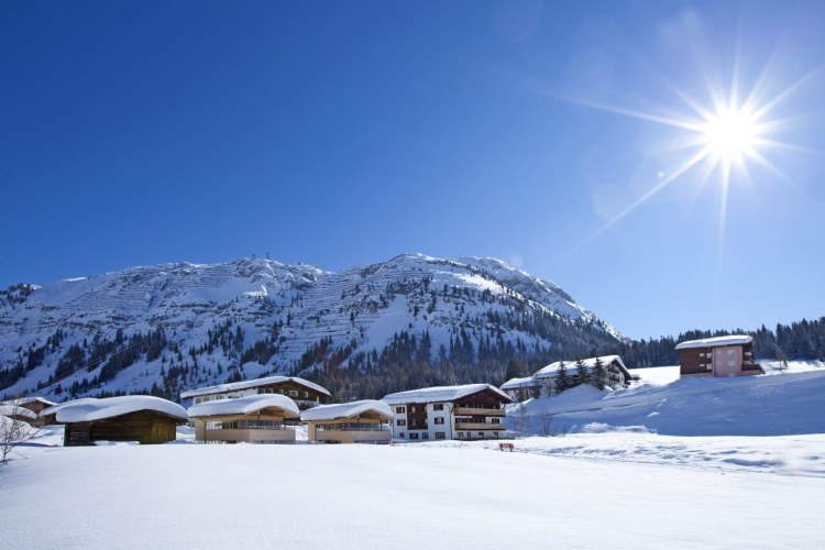 Chalet Arlberg Oesterreich Aussenansicht Schnee