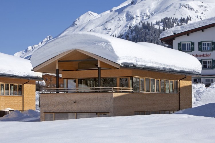 Chalet Arlberg Oesterreich Aussenansicht Schnee3