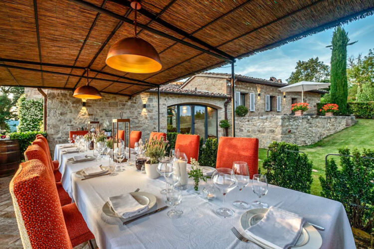 Chianti Country Estate Ferienhaus Toskana Mieten 14 Personen Esstisch Aussenbereich