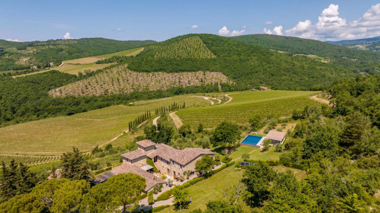 Chianti Country Estate Ferienhaus Toskana Mieten 14 Personen Luftaufnahme Pool Gebäude