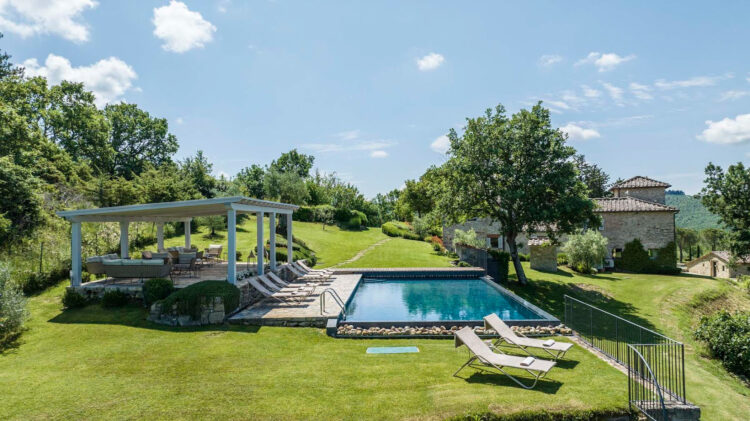 Chianti Country Estate Ferienhaus Toskana Mieten 14 Personen Pool Rasenfläche Mittagstimmung