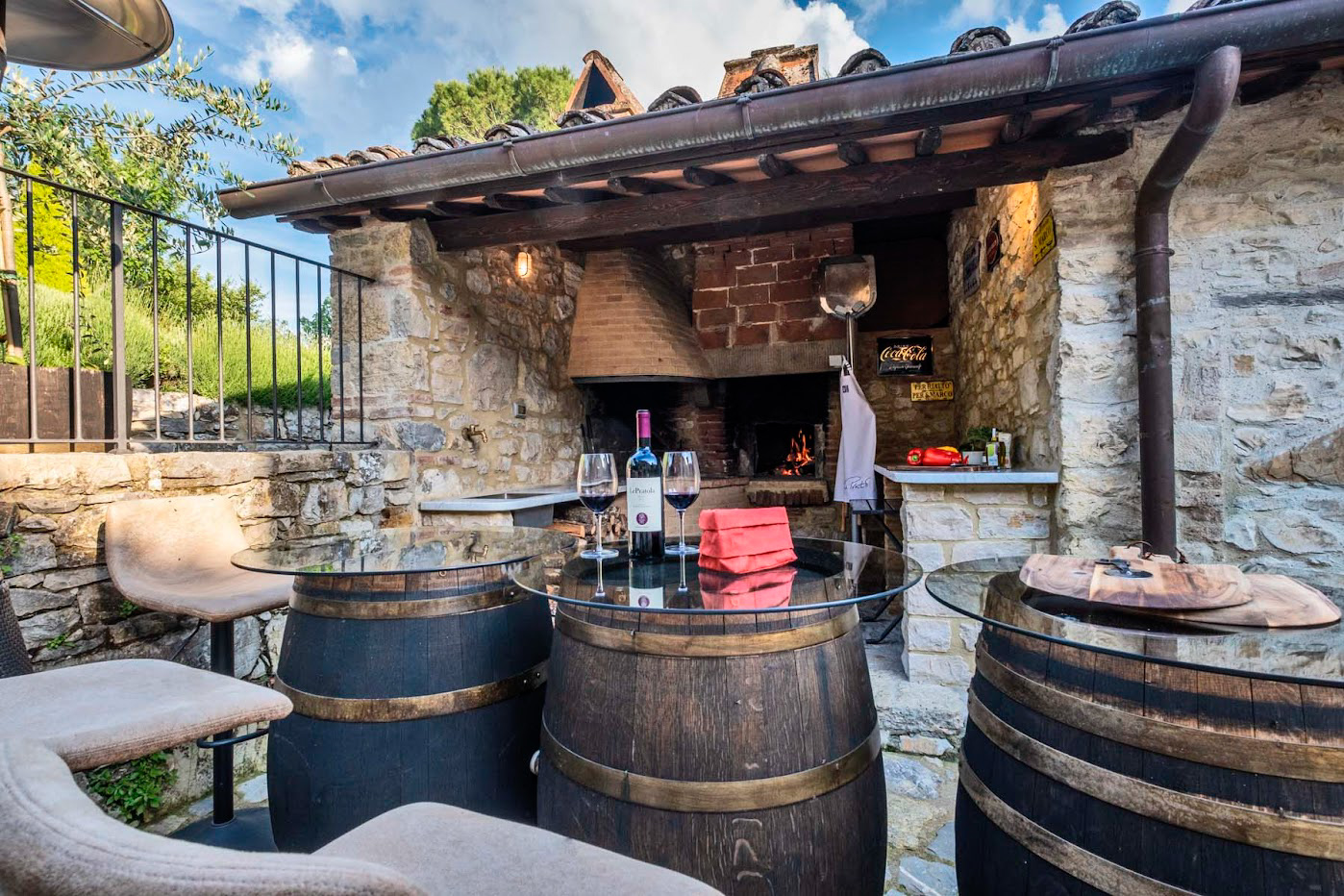 Chianti Country Estate Ferienhaus Toskana Mieten 14 Personen Weinprobe Am Pizzaofen
