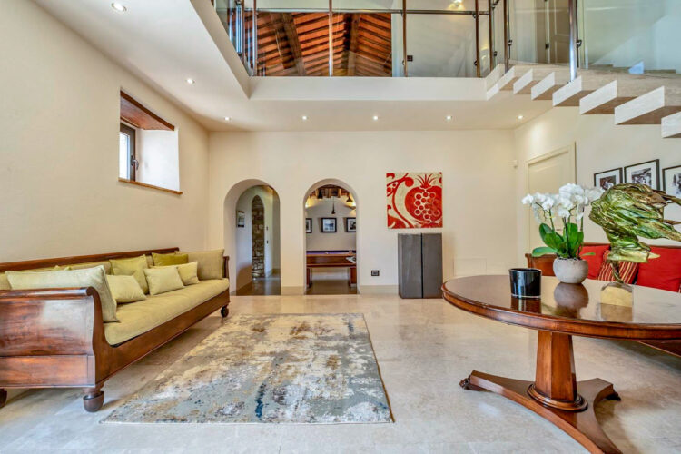 Chianti Country Estate Ferienhaus Toskana Mieten 14 Personen Wohnhalle Treppenaufgang