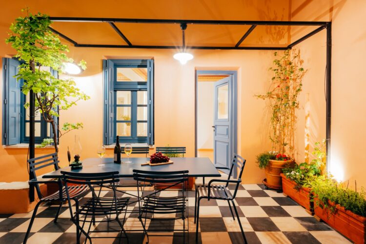 City Escape Athen Luxus Ferienhaus Altstadt Mieten Esstisch