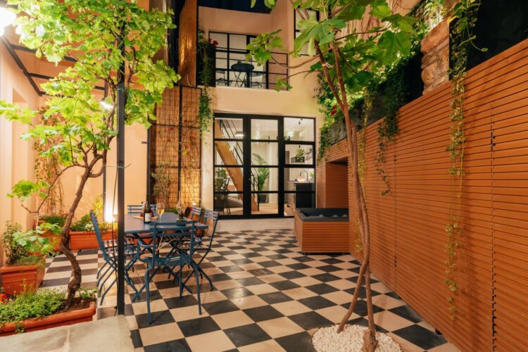 City Escape Athen Luxus Ferienvilla Altstadt Mieten Blick In Den Innenhof