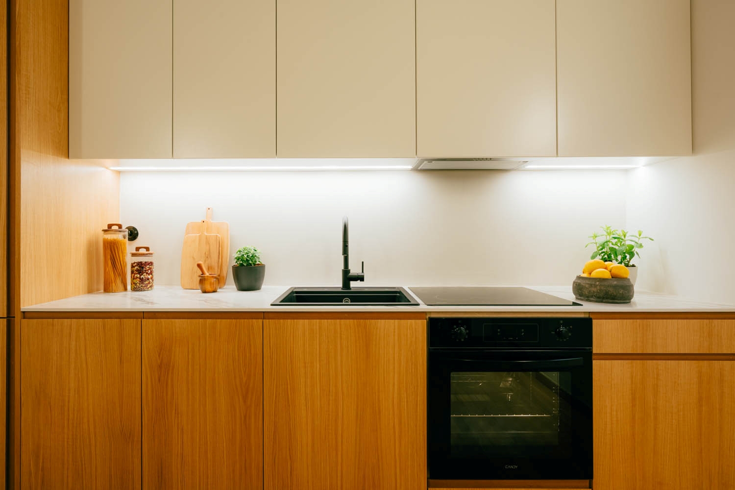 City Escape Athen Luxus Ferienvilla Altstadt Mieten Küchenzeile