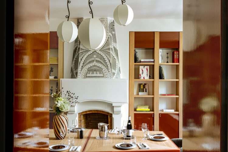 City Escape Montmartre Luxuriöses Ferienhaus Paris Mieten Esstisch