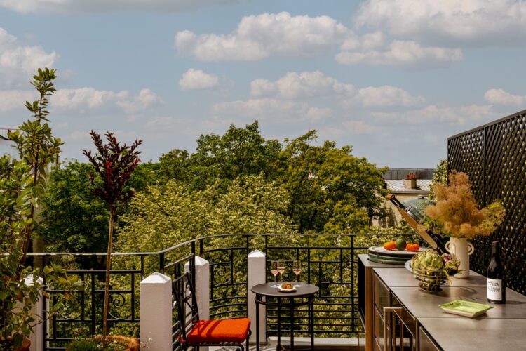 City Escape Montmartre Luxus Ferienhaus Paris Mieten Außenküche