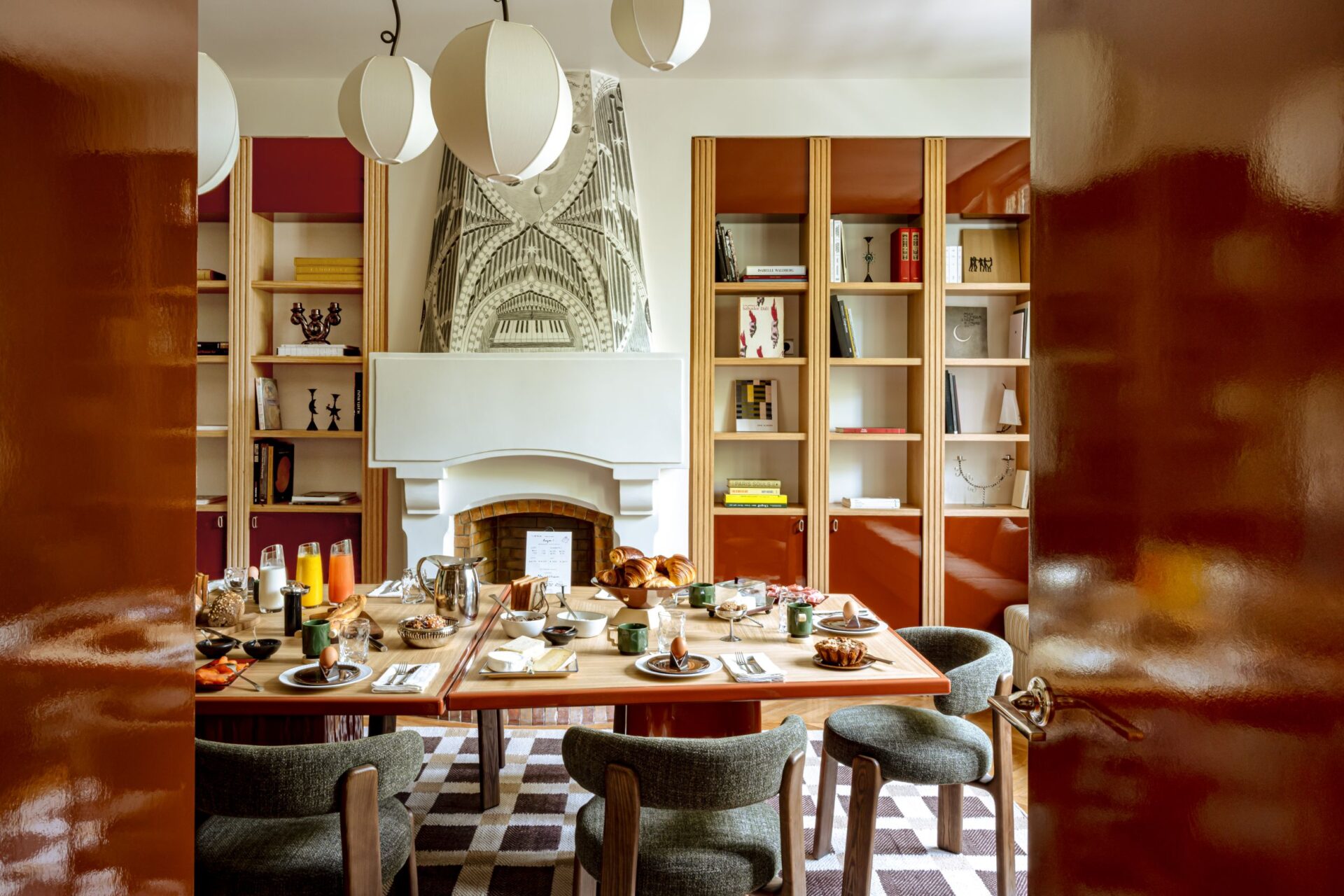 City Escape Montmartre Luxus Ferienvilla Paris Mieten Esstisch