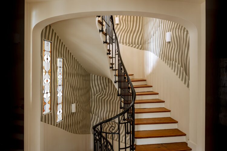 City Escape Montmartre Luxus Ferienvilla Paris Mieten Treppe