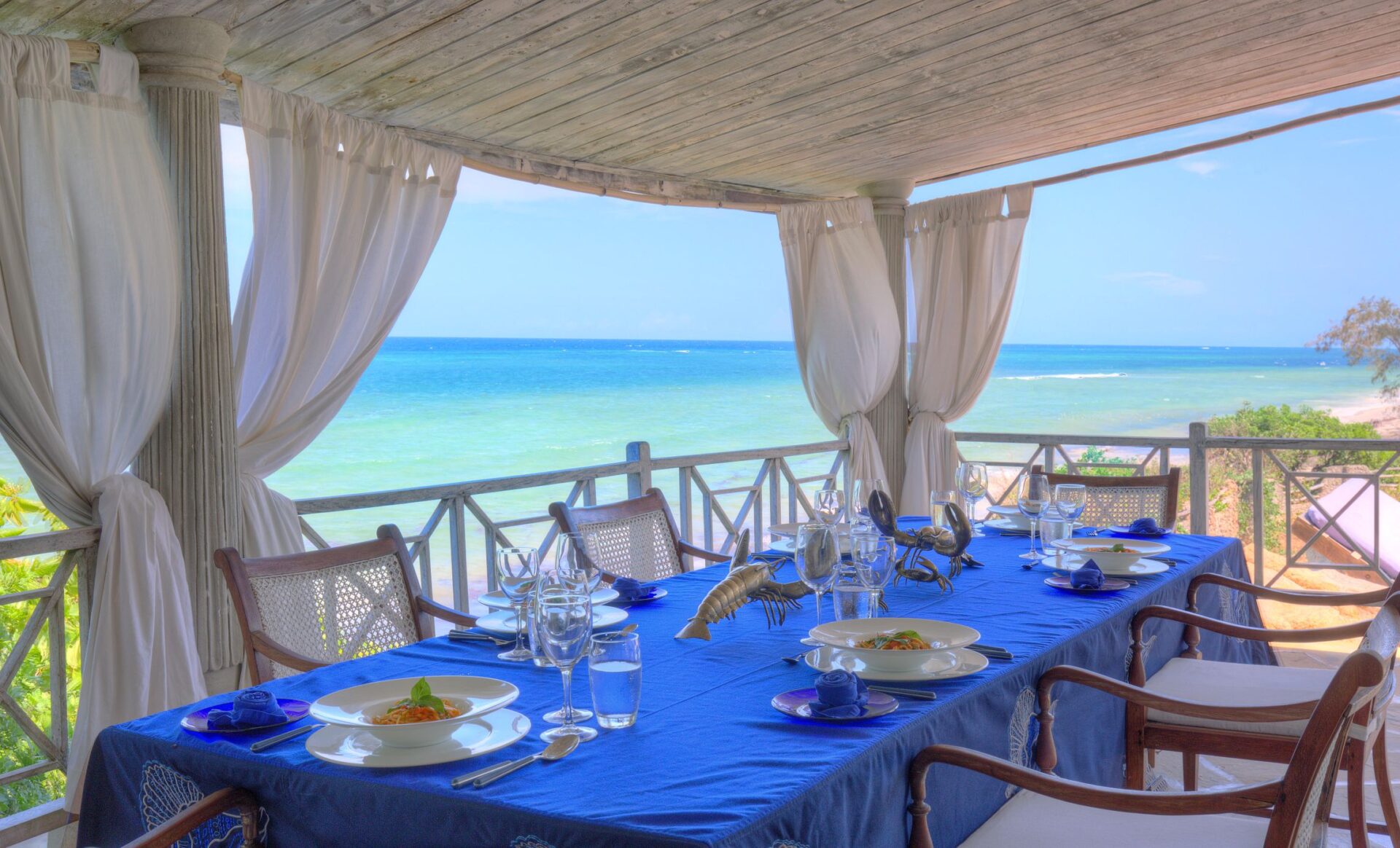 Cliff Villa Luxus Ferienvilla Kenia Am Strand Mieten Esstisch