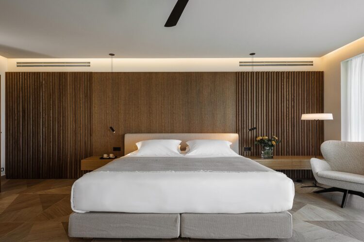 Coastal Retreat Luxus Ferienhaus Kreta Am Meer Mieten Bett