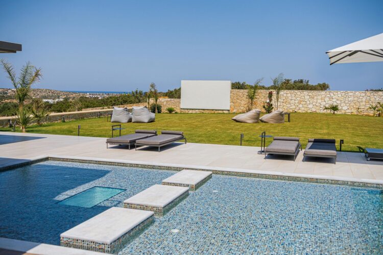 Coastal Retreat Luxus Ferienhaus Kreta Am Meer Mieten Rasen