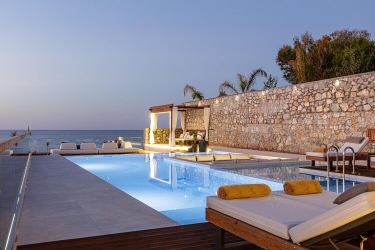 Cove Retreat Luxus Ferienhaus Kreta Am Meer Mieten Poolliegen