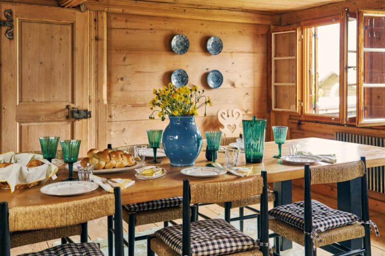 Cozy Club Chalet Exklusives Ferienhaus Schweiz Gstaad Mieten Für 14 Personen Dining Room7