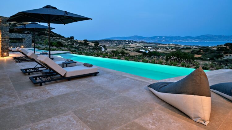 Design Villa Alma Luxus Ferienvilla Paros Mit Pool Abendstimmung