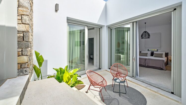 Design Villa Alma Luxus Ferienvilla Paros Mit Pool Innenhof