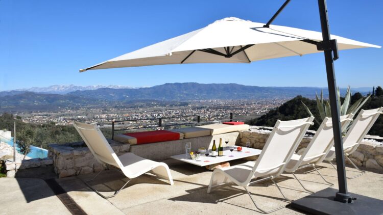 Designvilla Lucca Luxus Ferienhaus Toskana Italien Ausblick