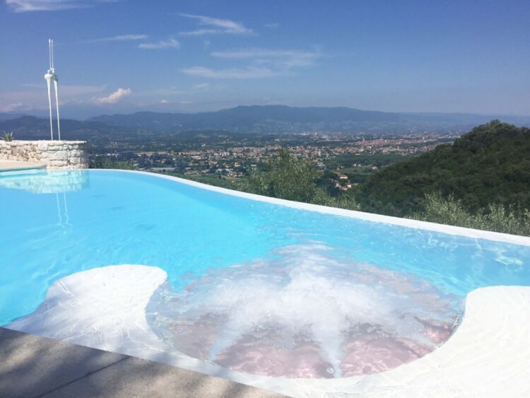 Designvilla Lucca Luxus Ferienhaus Toskana Italien Whirlpool
