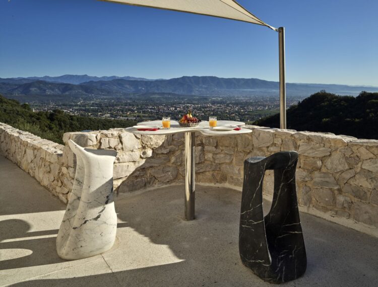Designvilla Lucca Luxus Ferienhaus Toskana Mieten Stehtisch