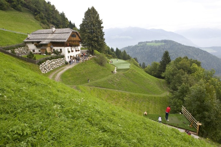 Dolomiten Ski Golf Lodge Aussenansicht