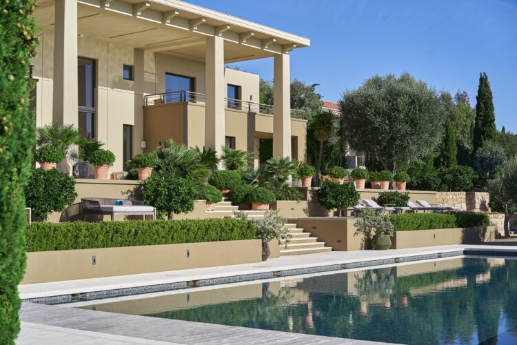 Domaine Sauvage Luxus Ferienhaus Cote D Azur Mieten Poolterrasse