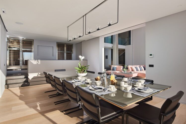 Domaine Sauvage Luxus Ferienhaus Cote D Azur Mieten Tisch