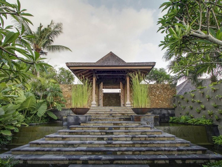 Echo Beach Villa Bali Eingangsstufen