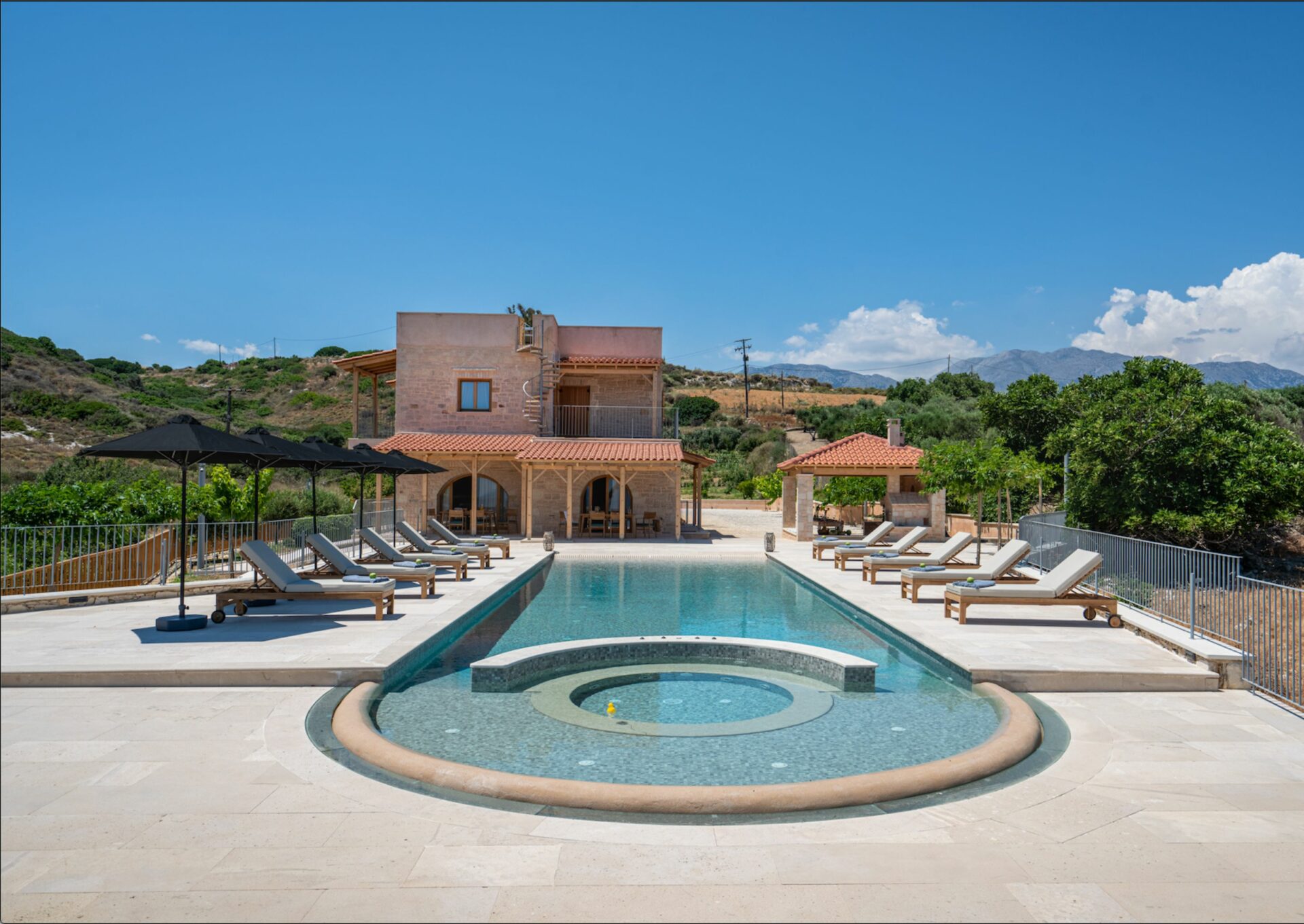 Villa Aeolos | Luxus Ferienhaus mit Pool am Meer | LANDMARK