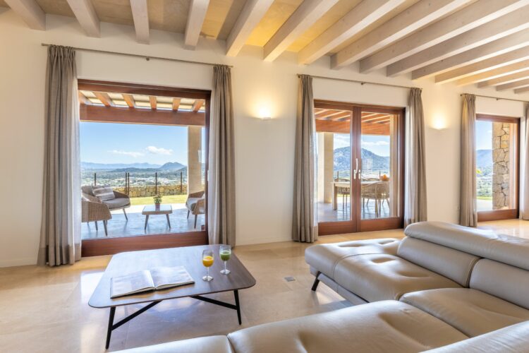 Finca Mariluz Traumhafte Villa Mallorca Mieten Wohnzimmer Mit Ausblick