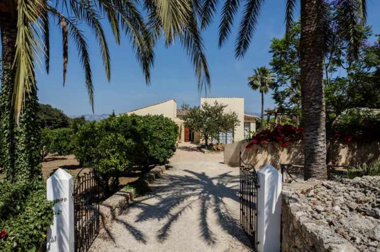 Finca Solo Verano Luxuriöses Ferienhaus Mallorca Eingangsbereich
