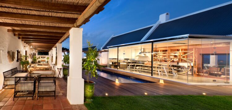 Fynbos Family House Luxus Ferienhaus Winelands Südafrika Glaskubus