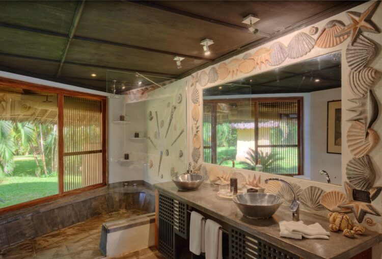 Garden Villa Luxus Ferienhaus Kenia Diani Beach Mieten Badezimmer