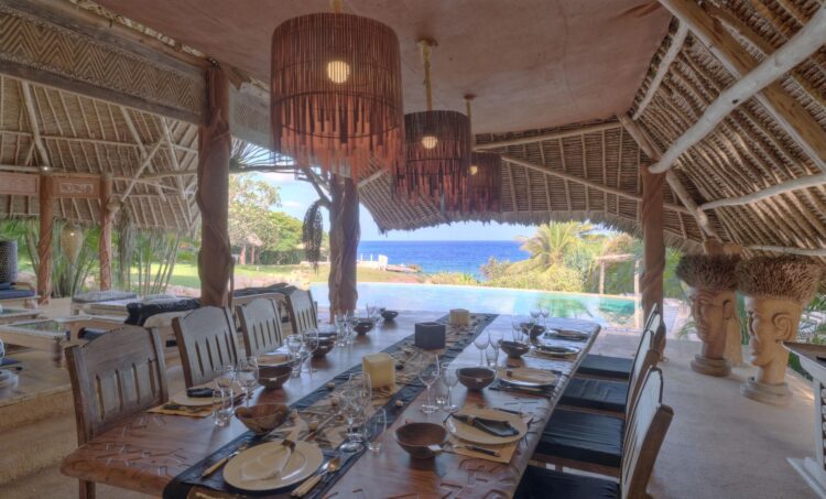 Garden Villa Luxus Ferienhaus Kenia Diani Beach Mieten Esstisch