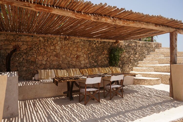 Garden Villa Luxus Ferienhaus Kenia Diani Beach Mieten Outdoor Dining