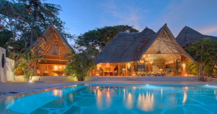 Garden Villa Luxus Ferienhaus Kenia Diani Beach Mieten Pool By Night