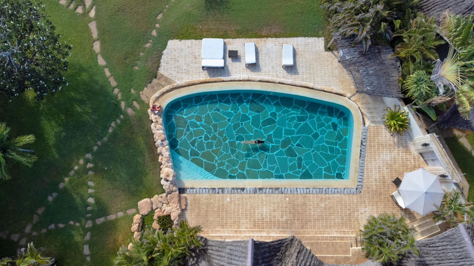 Garden Villa Luxus Ferienhaus Kenia Diani Beach Mieten Pool