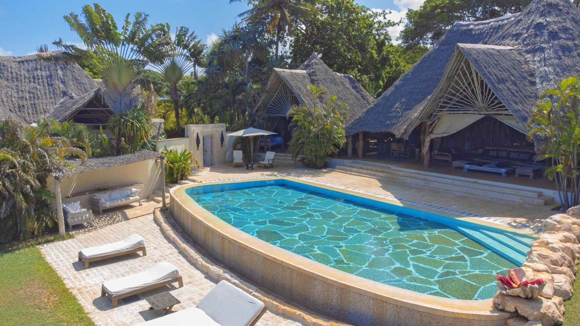 Garden Villa Luxus Ferienhaus Kenia Diani Beach Mieten Poolbereich