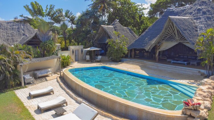 Garden Villa Luxus Ferienhaus Kenia Diani Beach Mieten Poolbereich