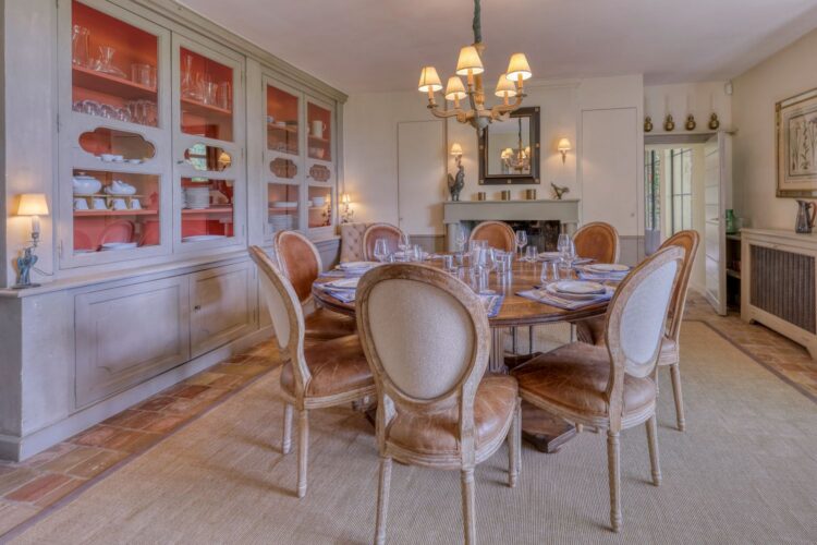 Garden With House Luxus Ferienvilla Provence Mieten Esszimmer