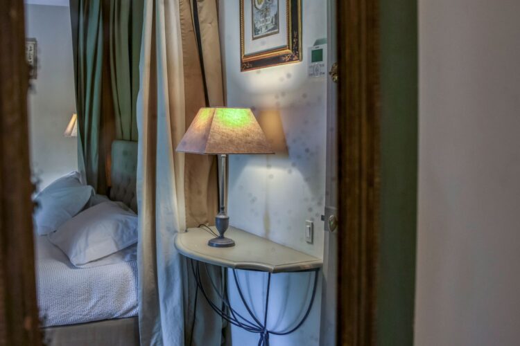 Garden With House Luxus Ferienvilla Provence Mieten Lampe