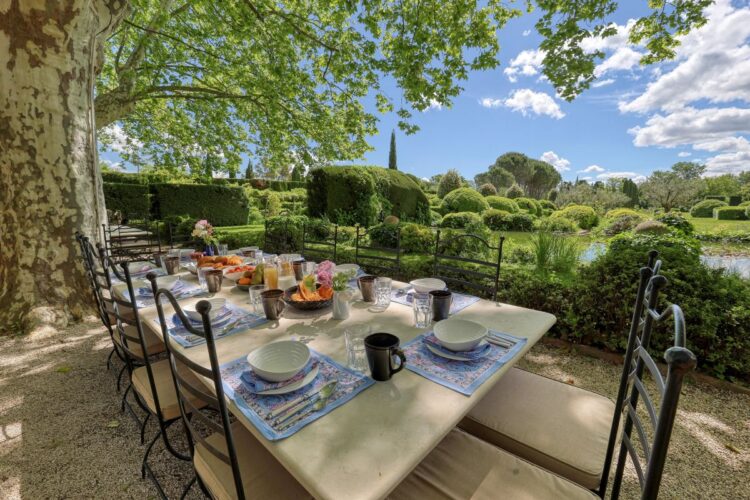 Garden With House Luxus Ferienvilla Provence Mieten Outdoor Dining