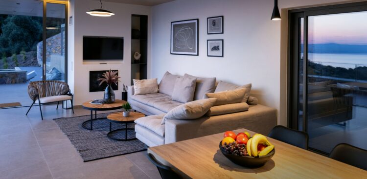 Good Life Villa Luxus Ferienhaus Skiathos Griechenland Mieten Couch