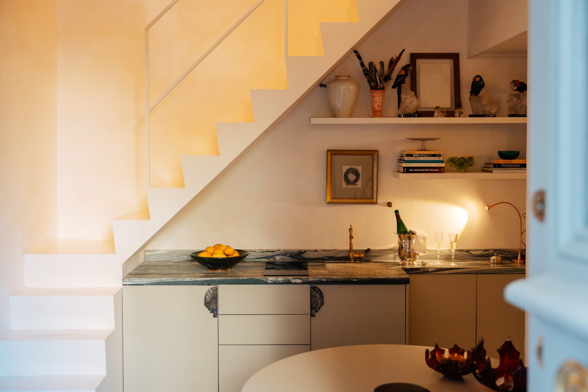 Guest Retreat Athen Luxus Apartment Athen Griechenland Mieten Treppe