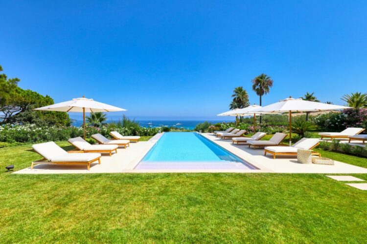 Heavenly Pampelonne Retreat Luxus Ferienhaus Cote D Azur St Tropez Pool Mit Meerblick