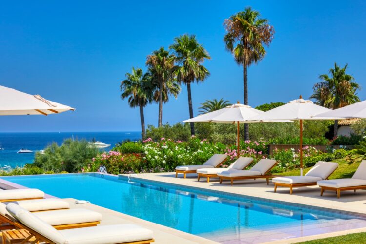 Heavenly Pampelonne Retreat Luxus Ferienvilla Cote D Azur St Tropez Liegen Am Pool