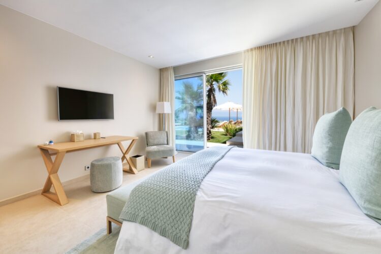 Heavenly Pampelonne Retreat Luxus Villa Cote D Azur St Tropez Weiteres Schlafzimmer Mit Zugang Zum Pool