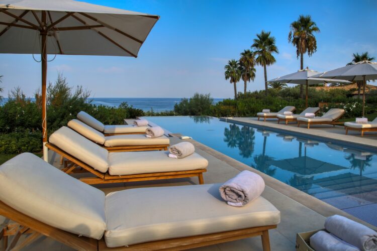 Heavenly Pampelonne Retreat Luxuriöses Ferienhaus Cote D Azur St Tropez Pool Am Abend