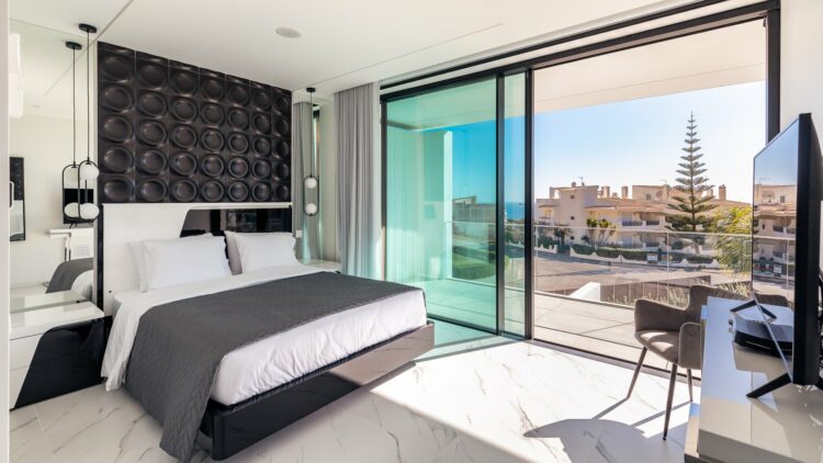 Hollywood Mansion Algarve Luxuriöses Ferienhaus Portugal Schlafzimmer Mit Balkon